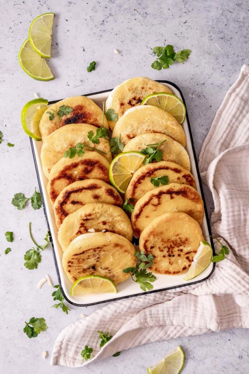 What's the difference between tortillas and pupusas? Do they look the same?