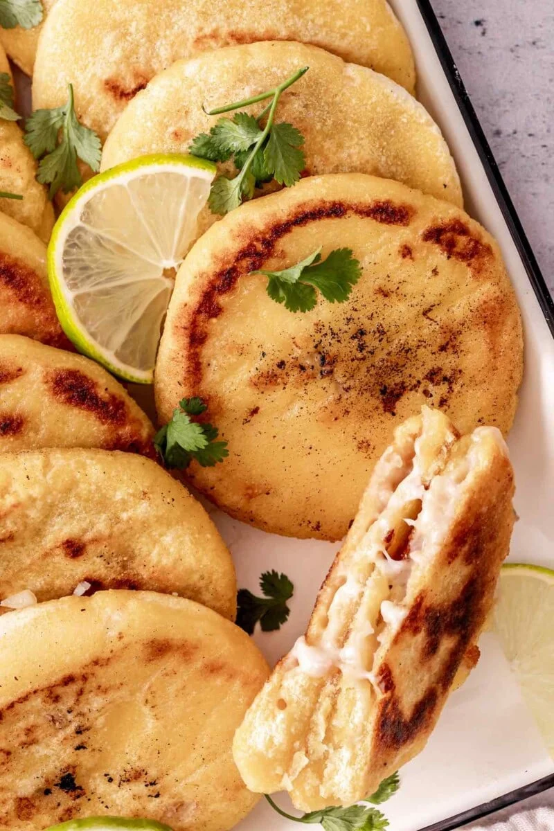 What's the difference between tortillas and pupusas? Do they look the same?